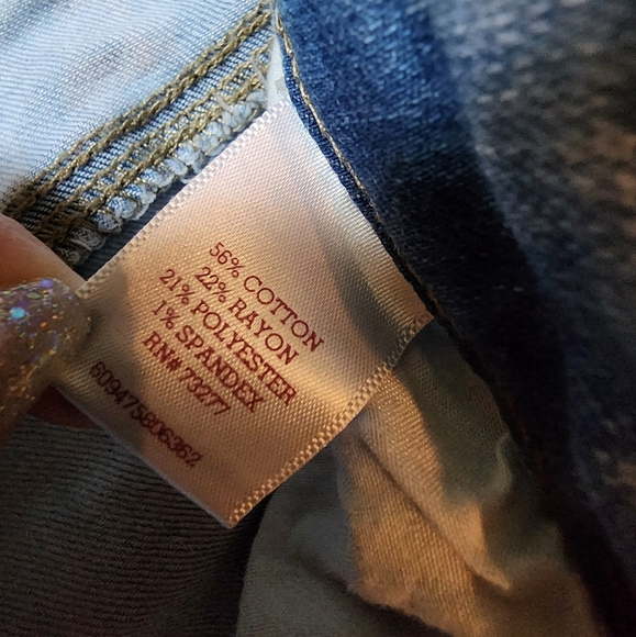 SO women's high rise shortie jean shorts, size 13 light-wash - Picture 2 of 3